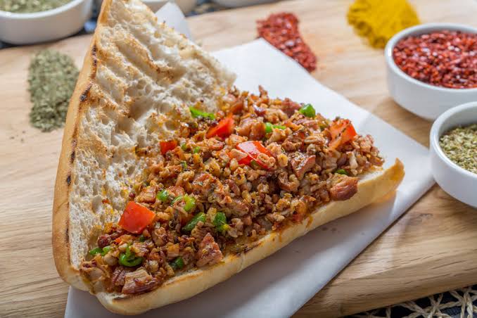 Yarım Ekmek Domatesli Kokoreç